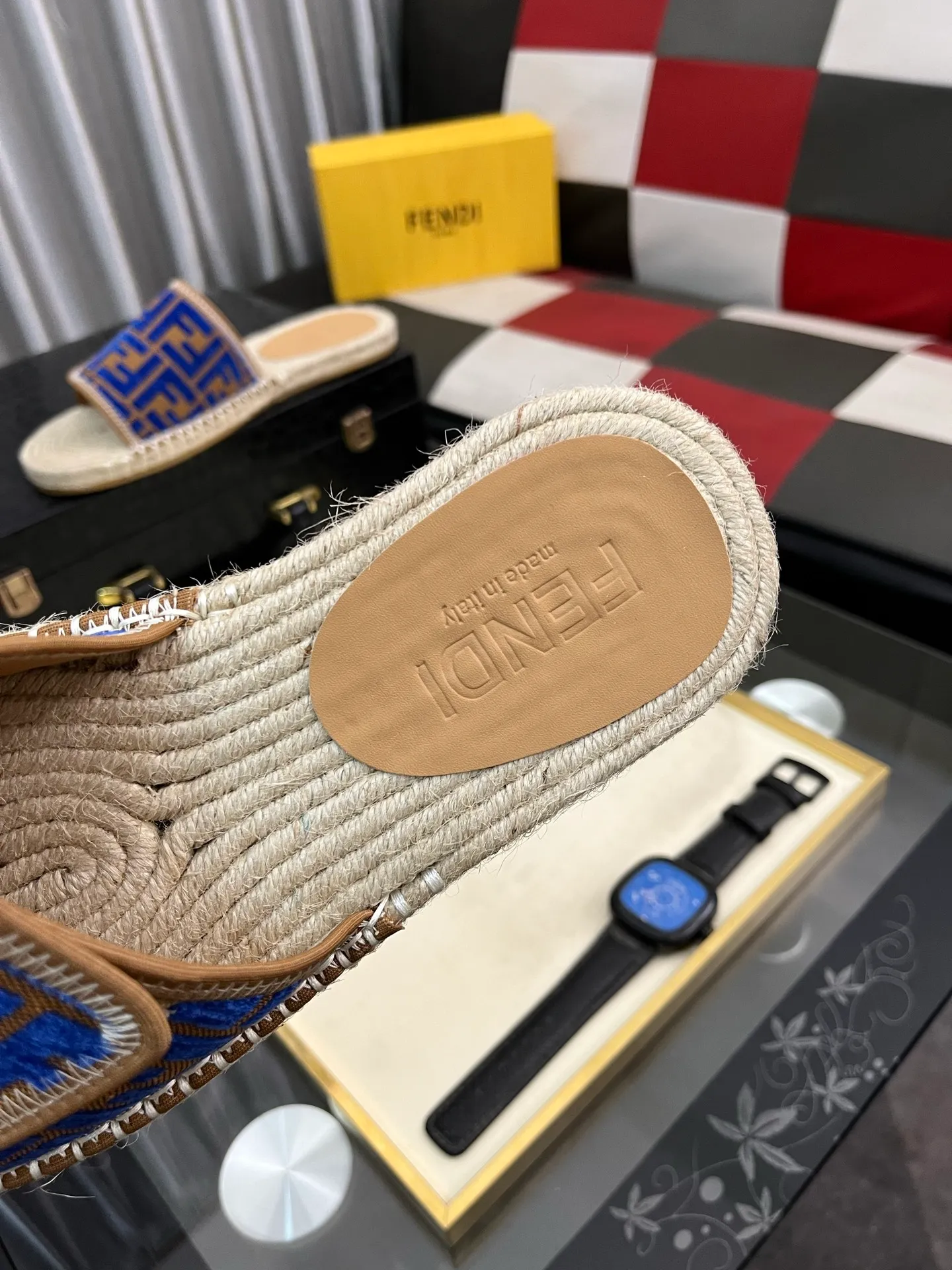 Men's shoes💰320⌚️⌚️[FENDI~Fendi slippers] High-end men's shoes brand official website 1:1 latest masterpiece: original mold customization, fabrics made of imported original materials, upgraded outsole, lighter, top quality in the market, simple and tasteful, a must-have for fashionistas, fashion is at your feet, full of confidence, the same style at the counter👍The season of summer slippers is here. Yardage: 38-44. Can be customized45.46.47